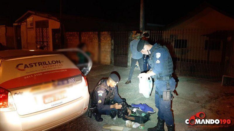 PM prende indivíduo transportando quase 05 Kg de Maconha dentro de taxi, em Ji-Paraná PM prende indivíduo transportando quase 05 Kg de Maconha dentro de taxi, em Ji-Paraná