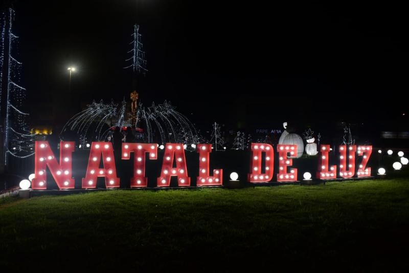 Região Central de Rolim de Moura recebe enfeites do “Natal de Luz” Região Central de Rolim de Moura recebe enfeites do “Natal de Luz”