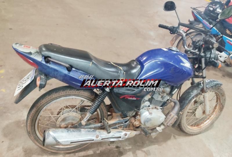 Suspeitos de práticas de roubo são presos pela Polícia Militar em Rolim de Moura com arma de fogo e moto adulterada Suspeitos de práticas de roubo são presos pela Polícia Militar em Rolim de Moura com arma de fogo e moto adulterada