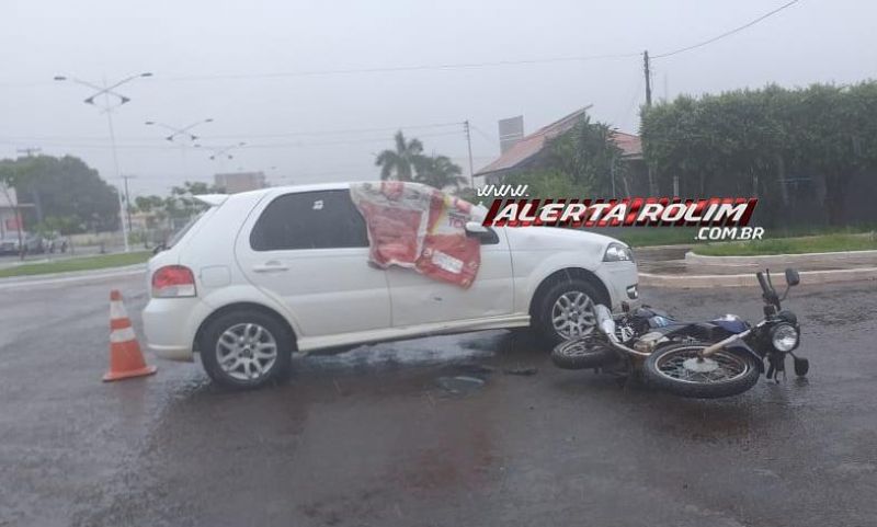 Colisão entre carro e moto deixa dois feridos nesta quinta-feira, em Rolim de Moura Colisão entre carro e moto deixa dois feridos nesta quinta-feira, em Rolim de Moura