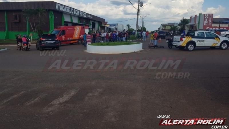 Acidente de trânsito entre carro e moto no centro da cidade resulta em duas pessoas feridas em Rolim de Moura Acidente de trânsito entre carro e moto no centro da cidade resulta em duas pessoas feridas em Rolim de Moura