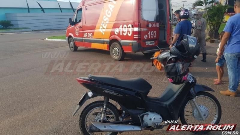 Acidente de trânsito entre carro e moto no centro da cidade resulta em duas pessoas feridas em Rolim de Moura Acidente de trânsito entre carro e moto no centro da cidade resulta em duas pessoas feridas em Rolim de Moura