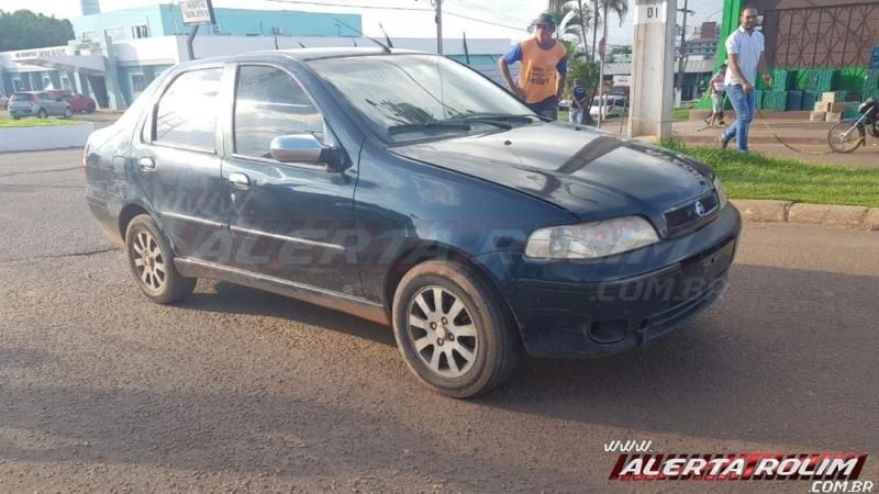 Acidente de trânsito entre carro e moto no centro da cidade resulta em duas pessoas feridas em Rolim de Moura Acidente de trânsito entre carro e moto no centro da cidade resulta em duas pessoas feridas em Rolim de Moura