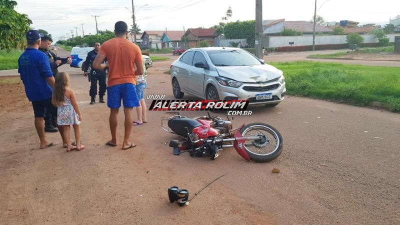 Acidente entre moto e carro deixa motociclista e passageira feridos, em Rolim de Moura Acidente entre moto e carro deixa motociclista e passageira feridos, em Rolim de Moura