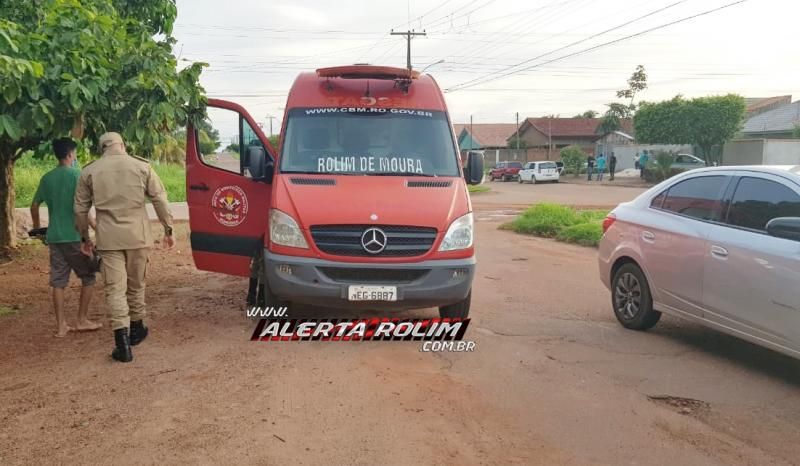 Acidente entre moto e carro deixa motociclista e passageira feridos, em Rolim de Moura Acidente entre moto e carro deixa motociclista e passageira feridos, em Rolim de Moura