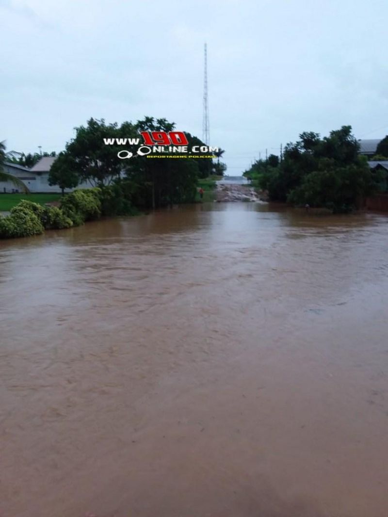 chuvas fortes provocam alagamentos nesta segunda-feira, em Alta Floresta chuvas fortes provocam alagamentos nesta segunda-feira, em Alta Floresta