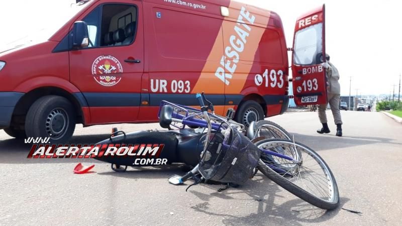 Ciclista é socorrido ao ser atingido por moto na Avenida Norte Sul, em Rolim de Moura Ciclista é socorrido ao ser atingido por moto na Avenida Norte Sul, em Rolim de Moura