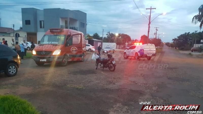 Ciclista se envolve em acidente e é encaminha às pressas ao Hospital Municipal de Rolim de Moura Ciclista se envolve em acidente e é encaminha às pressas ao Hospital Municipal de Rolim de Moura