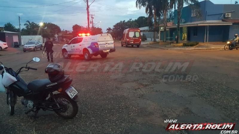 Ciclista se envolve em acidente e é encaminha às pressas ao Hospital Municipal de Rolim de Moura Ciclista se envolve em acidente e é encaminha às pressas ao Hospital Municipal de Rolim de Moura