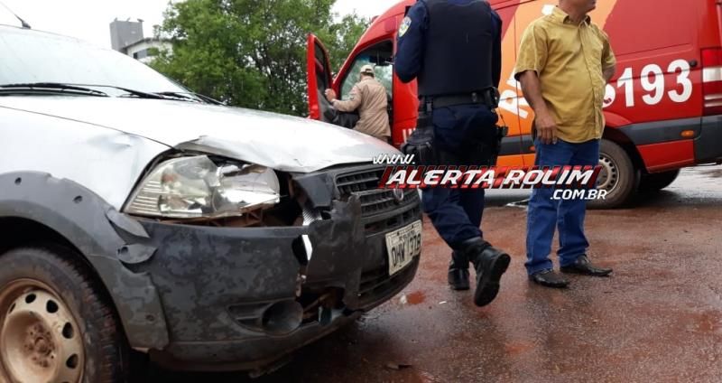 Colisão entre carro e moto resulta em um ferido nesta manhã de segunda-feira, em Rolim de Moura Colisão entre carro e moto resulta em um ferido nesta manhã de segunda-feira, em Rolim de Moura
