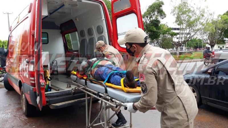 Colisão entre carro e moto resulta em um ferido nesta manhã de segunda-feira, em Rolim de Moura Colisão entre carro e moto resulta em um ferido nesta manhã de segunda-feira, em Rolim de Moura