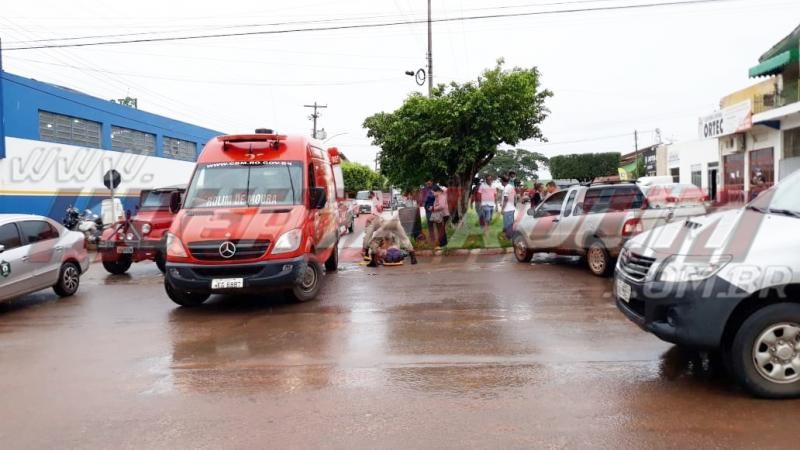 Colisão entre carro e moto resulta em um ferido nesta manhã de segunda-feira, em Rolim de Moura Colisão entre carro e moto resulta em um ferido nesta manhã de segunda-feira, em Rolim de Moura