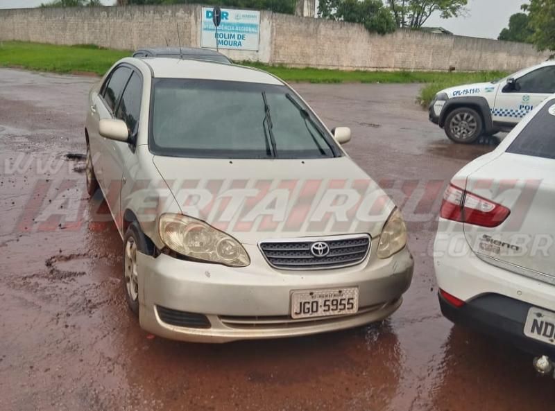 Colisão entre três automóveis é registrada nesta manhã de quarta-feira, em Rolim de Moura Colisão entre três automóveis é registrada nesta manhã de quarta-feira, em Rolim de Moura