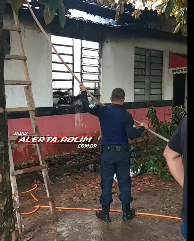 Delegacia em Presidente Médici é consumida por incêndio nesta quinta-feira  Delegacia em Presidente Médici é consumida por incêndio nesta quinta-feira