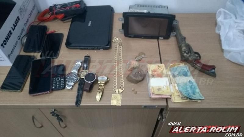 Durante trabalho em conjunto entre as polícias Civil e Militar, suspeito de tráfico de drogas acaba preso, em Rolim de Moura Durante trabalho em conjunto entre as polícias Civil e Militar, suspeito de tráfico de drogas acaba preso, em Rolim de Moura