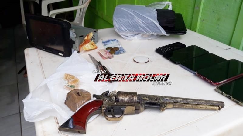 Durante trabalho em conjunto entre as polícias Civil e Militar, suspeito de tráfico de drogas acaba preso, em Rolim de Moura Durante trabalho em conjunto entre as polícias Civil e Militar, suspeito de tráfico de drogas acaba preso, em Rolim de Moura