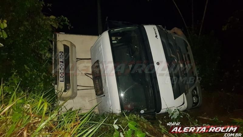 Grave acidente de trânsito é registrado na véspera de Natal em Rolim de Moura Grave acidente de trânsito é registrado na véspera de Natal em Rolim de Moura
