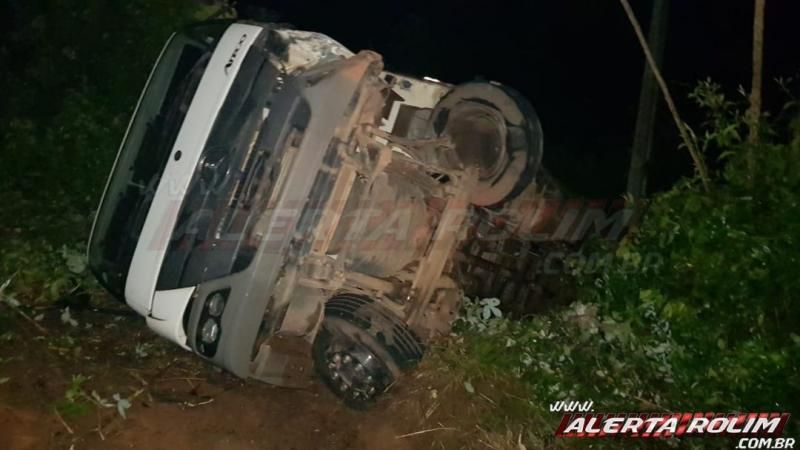 Grave acidente de trânsito é registrado na véspera de Natal em Rolim de Moura Grave acidente de trânsito é registrado na véspera de Natal em Rolim de Moura