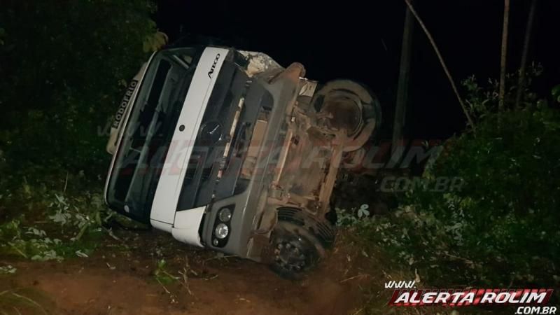 Grave acidente de trânsito é registrado na véspera de Natal em Rolim de Moura Grave acidente de trânsito é registrado na véspera de Natal em Rolim de Moura
