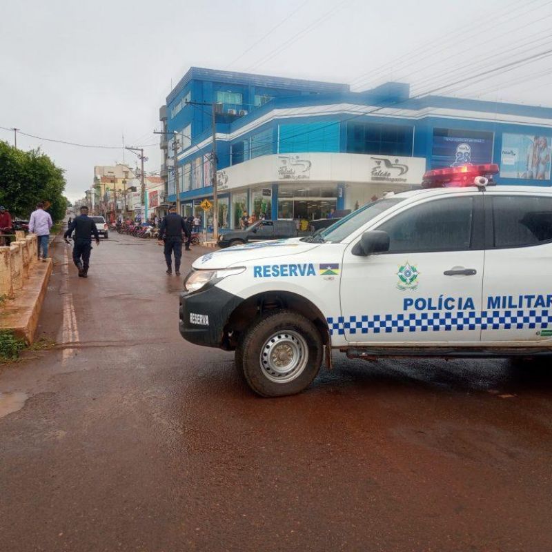 Homem é atingido por caminhonete ao atravessar faixa de pedestres no Centro de Rolim de Moura Homem é atingido por caminhonete ao atravessar faixa de pedestres no Centro de Rolim de Moura