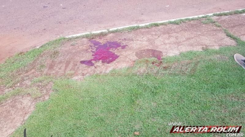 Homem pilotando ciclomotor colide frontalmente com carro no bairro centro em Rolim de Moura Homem pilotando ciclomotor colide frontalmente com carro no bairro centro em Rolim de Moura