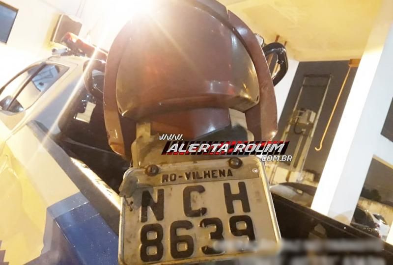 Motocicleta furtada é recuperada pela PM, durante Operação Paz no Trânsito realizada em Vilhena Motocicleta furtada é recuperada pela PM, durante Operação Paz no Trânsito realizada em Vilhena