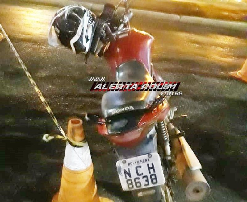 Motocicleta furtada é recuperada pela PM, durante Operação Paz no Trânsito realizada em Vilhena Motocicleta furtada é recuperada pela PM, durante Operação Paz no Trânsito realizada em Vilhena