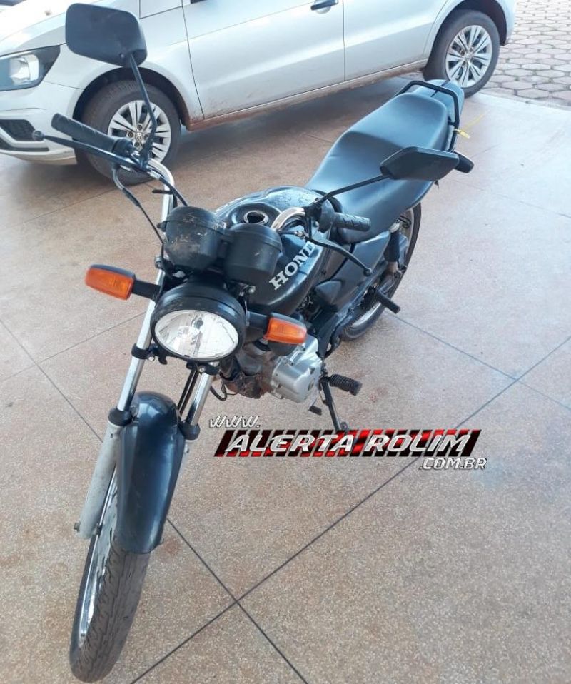 Motocicleta furtada é recuperada pela Polícia Militar do 10º Batalhão, em Rolim de Moura Motocicleta furtada é recuperada pela Polícia Militar do 10º Batalhão, em Rolim de Moura