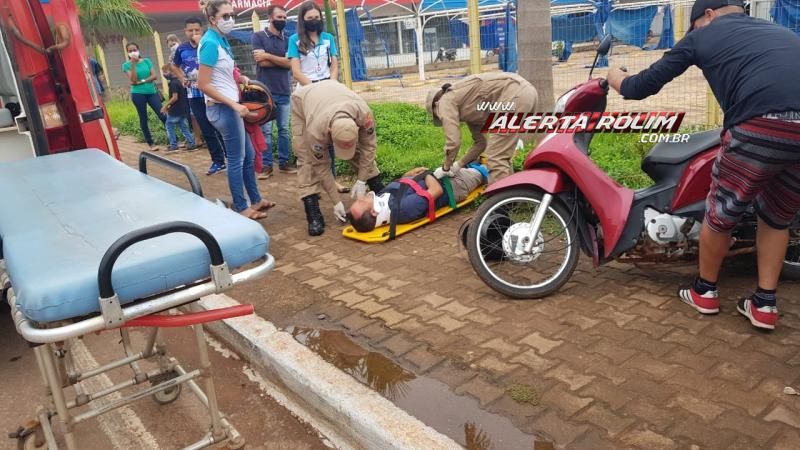 Motociclista é socorrido pelos bombeiros militares após sofrer queda na Avenida Norte Sul, em Rolim de Moura Motociclista é socorrido pelos bombeiros militares após sofrer queda na Avenida Norte Sul, em Rolim de Moura
