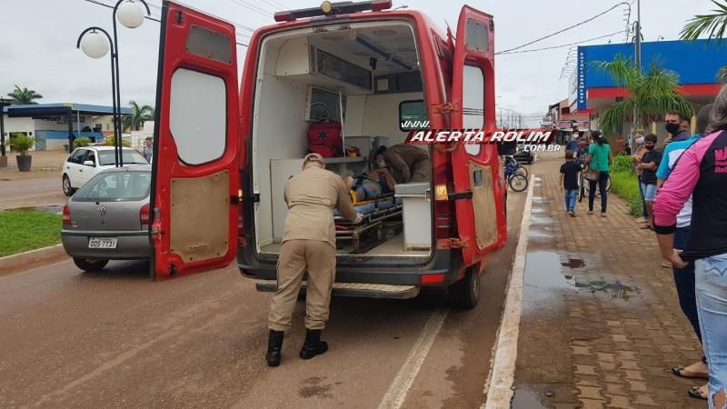 Motociclista é socorrido pelos bombeiros militares após sofrer queda na Avenida Norte Sul, em Rolim de Moura Motociclista é socorrido pelos bombeiros militares após sofrer queda na Avenida Norte Sul, em Rolim de Moura