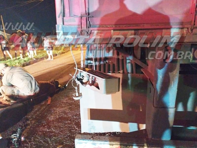 Motociclista fica ferido após bater na traseira de carreta estacionada na Avenida Fortaleza, em Rolim de Moura Motociclista fica ferido após bater na traseira de carreta estacionada na Avenida Fortaleza, em Rolim de Moura