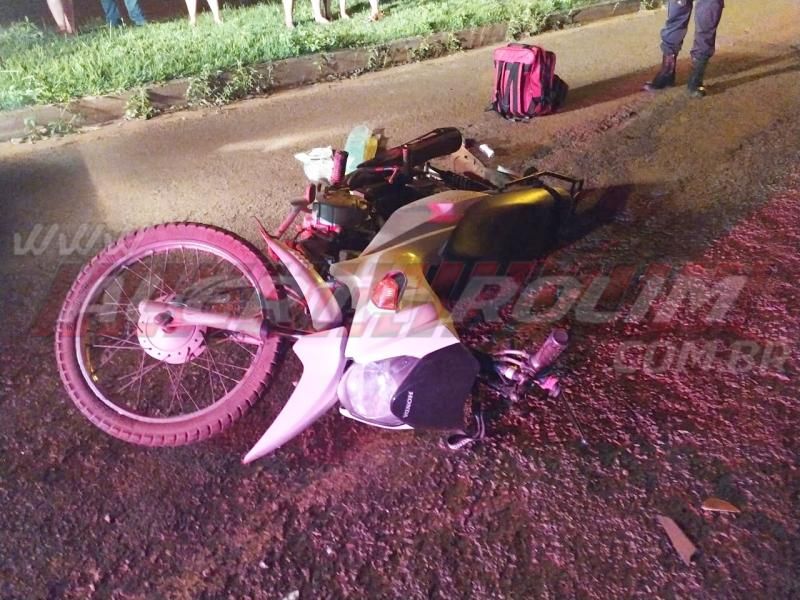Motociclista fica ferido após bater na traseira de carreta estacionada na Avenida Fortaleza, em Rolim de Moura Motociclista fica ferido após bater na traseira de carreta estacionada na Avenida Fortaleza, em Rolim de Moura
