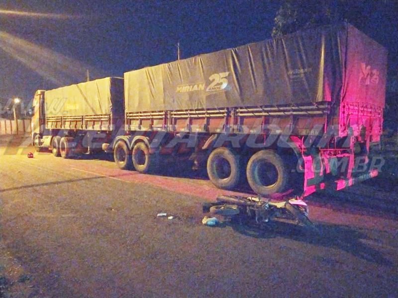 Motociclista fica ferido após bater na traseira de carreta estacionada na Avenida Fortaleza, em Rolim de Moura Motociclista fica ferido após bater na traseira de carreta estacionada na Avenida Fortaleza, em Rolim de Moura