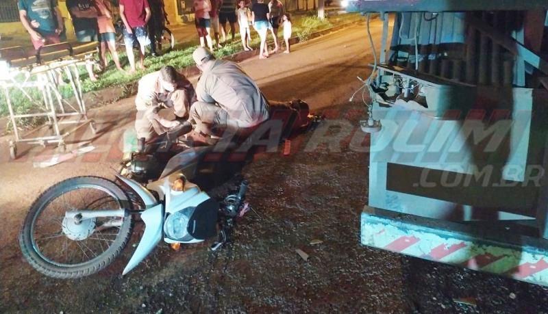 Motociclista fica ferido após bater na traseira de carreta estacionada na Avenida Fortaleza, em Rolim de Moura Motociclista fica ferido após bater na traseira de carreta estacionada na Avenida Fortaleza, em Rolim de Moura