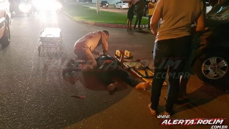 Motociclista fratura perna em acidente trânsito registrado no centro de Rolim de Moura Motociclista fratura perna em acidente trânsito registrado no centro de Rolim de Moura