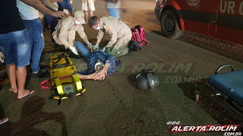 Motociclista fratura perna em acidente trânsito registrado no centro de Rolim de Moura Motociclista fratura perna em acidente trânsito registrado no centro de Rolim de Moura