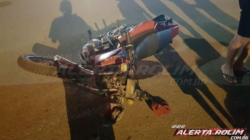 Motociclista fratura perna em acidente trânsito registrado no centro de Rolim de Moura Motociclista fratura perna em acidente trânsito registrado no centro de Rolim de Moura