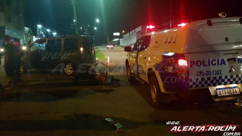 Motociclista fratura perna em acidente trânsito registrado no centro de Rolim de Moura Motociclista fratura perna em acidente trânsito registrado no centro de Rolim de Moura