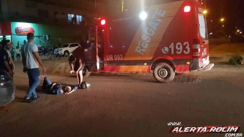 Motociclista fratura perna em acidente trânsito registrado no centro de Rolim de Moura Motociclista fratura perna em acidente trânsito registrado no centro de Rolim de Moura
