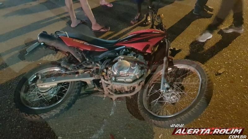 Motociclista fratura perna em acidente trânsito registrado no centro de Rolim de Moura Motociclista fratura perna em acidente trânsito registrado no centro de Rolim de Moura