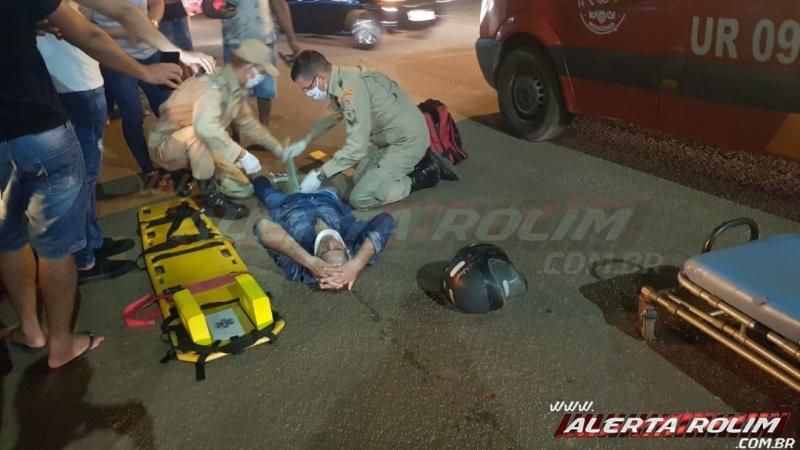 Motociclista fratura perna em acidente trânsito registrado no centro de Rolim de Moura Motociclista fratura perna em acidente trânsito registrado no centro de Rolim de Moura