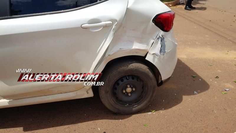 Motociclista inabilitado sofre lesão na face após se chocar contra carro no Bairro Cidade Alta, em Rolim de Moura Motociclista inabilitado sofre lesão na face após se chocar contra carro no Bairro Cidade Alta, em Rolim de Moura