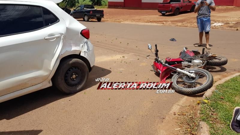 Motociclista inabilitado sofre lesão na face após se chocar contra carro no Bairro Cidade Alta, em Rolim de Moura Motociclista inabilitado sofre lesão na face após se chocar contra carro no Bairro Cidade Alta, em Rolim de Moura