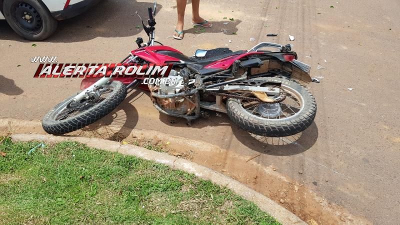 Motociclista inabilitado sofre lesão na face após se chocar contra carro no Bairro Cidade Alta, em Rolim de Moura Motociclista inabilitado sofre lesão na face após se chocar contra carro no Bairro Cidade Alta, em Rolim de Moura
