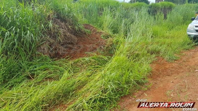 Motorista perde o controle de veículo e capota na linha 180 em Rolim de Moura Motorista perde o controle de veículo e capota na linha 180 em Rolim de Moura