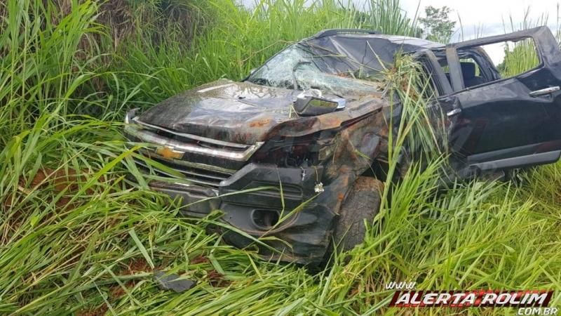 Motorista perde o controle de veículo e capota na linha 180 em Rolim de Moura Motorista perde o controle de veículo e capota na linha 180 em Rolim de Moura
