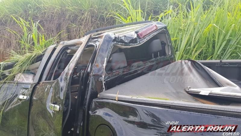 Motorista perde o controle de veículo e capota na linha 180 em Rolim de Moura Motorista perde o controle de veículo e capota na linha 180 em Rolim de Moura