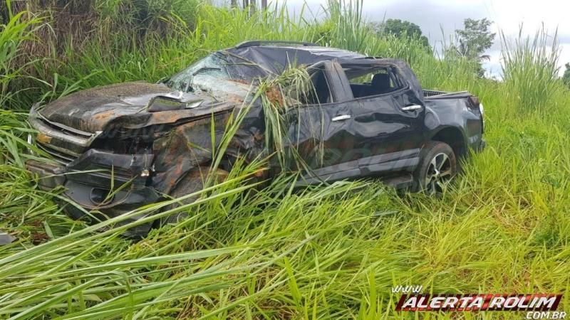 Motorista perde o controle de veículo e capota na linha 180 em Rolim de Moura Motorista perde o controle de veículo e capota na linha 180 em Rolim de Moura
