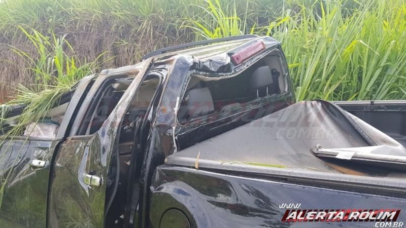 Motorista perde o controle de veículo e capota na linha 180 em Rolim de Moura Motorista perde o controle de veículo e capota na linha 180 em Rolim de Moura