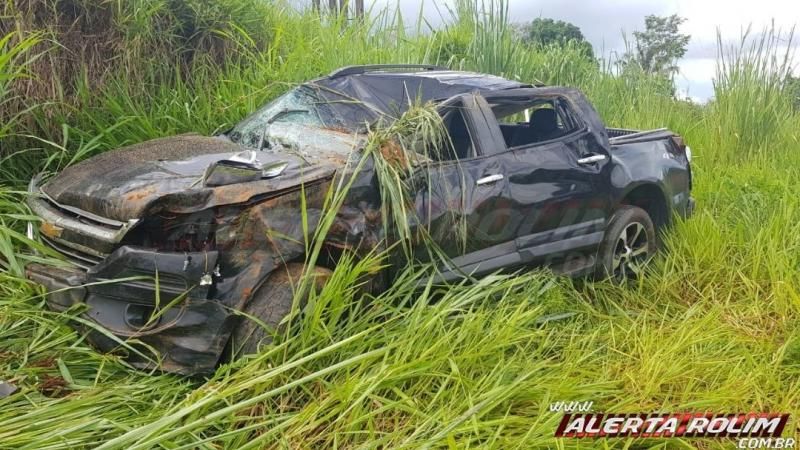 Motorista perde o controle de veículo e capota na linha 180 em Rolim de Moura Motorista perde o controle de veículo e capota na linha 180 em Rolim de Moura